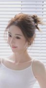 并不法收受巨额财物；公器